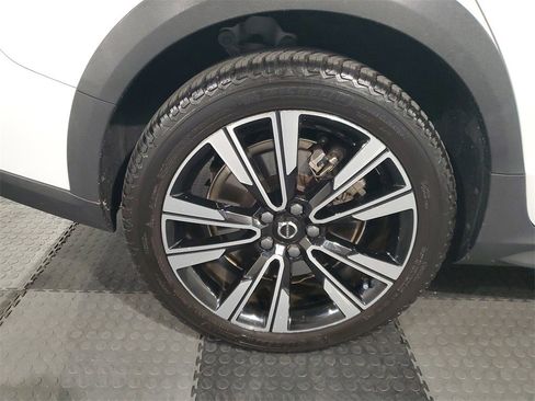 Used 2021 Volvo V60 T5 Cross Country image 7