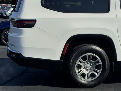 Used 2024 Jeep Wagoneer L Base image 47