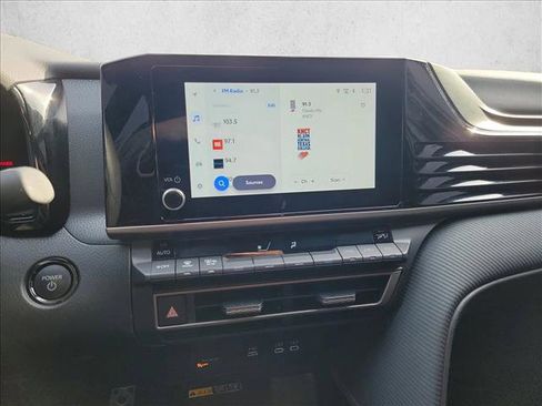 Used 2025 Toyota Camry SE image 21