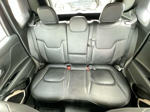 Used 2017 Jeep Renegade Limited FWD image 23