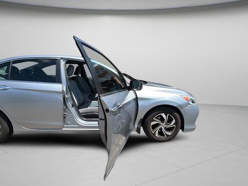 Used 2017 Honda Accord LX image 9