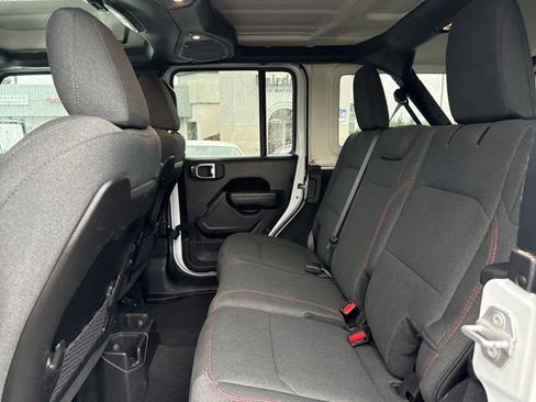 Used 2025 Jeep Wrangler Unlimited Rubicon AWD/4WD image 18
