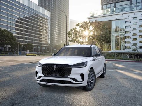 New 2026 Lincoln Aviator AWD image 2