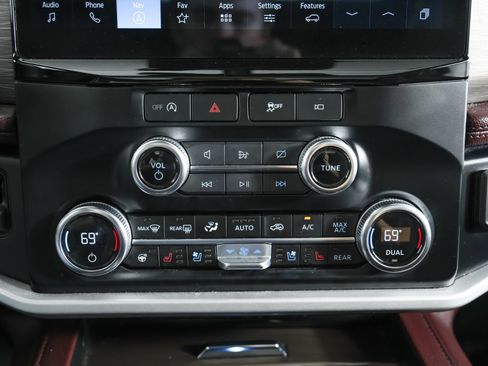 Used 2024 Ford Expedition Limited image 31