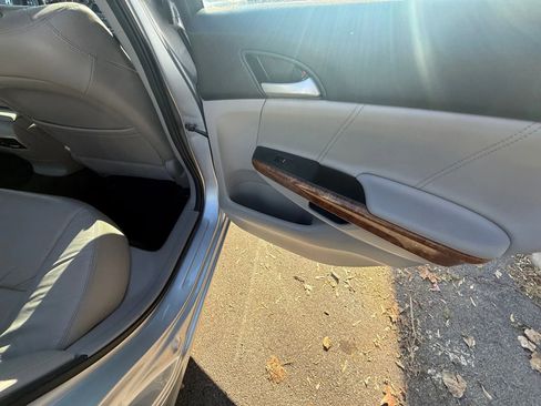 Used 2011 Honda Accord EX-L image 19