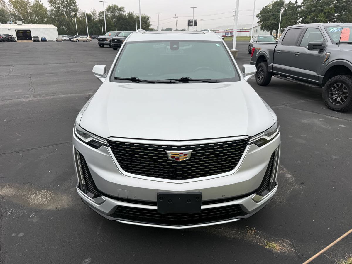 Used 2020 Cadillac XT6 Premium Luxury FWD image 2