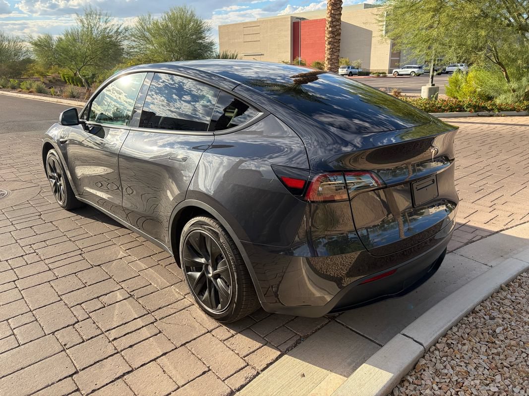 Used 2024 Tesla Model Y Long Range RWD image 4