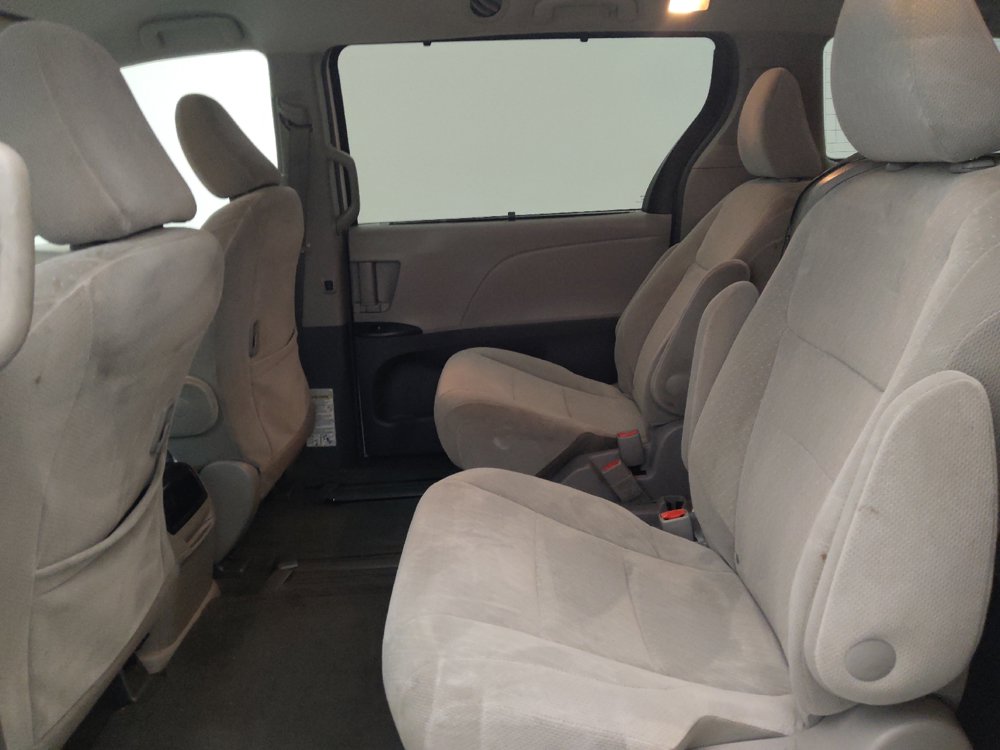Used 2017 Toyota Sienna LE FWD image 18