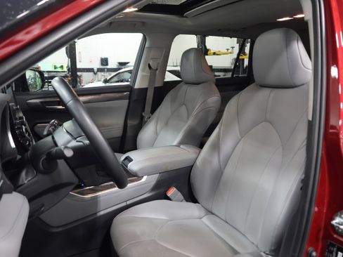 Used 2023 Toyota Highlander Limited image 33