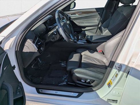 Certified 2023 BMW 530e w/ Convenience Package image 17