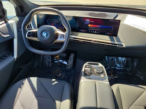 Used 2024 BMW iX xDrive50 w/ Sport Package AWD/4WD image 12