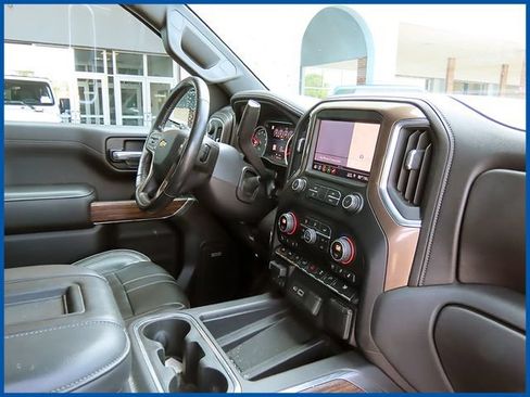 Used 2019 Chevrolet Silverado 1500 High Country w/ Safety Package II AWD/4WD image 9