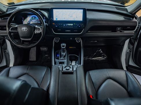 Used 2024 Toyota Grand Highlander XLE image 25