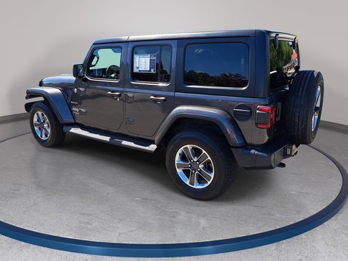 Used 2018 Jeep Wrangler Unlimited Sahara w/ Dual Top Group AWD/4WD image 7