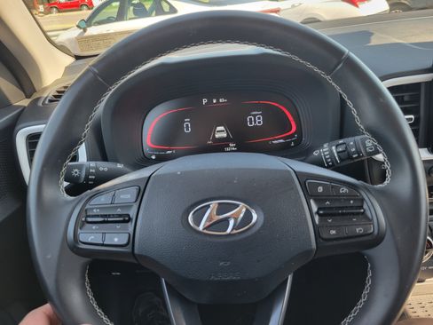 Used 2023 Hyundai Venue Limited w/ Cargo Package FWD image 10