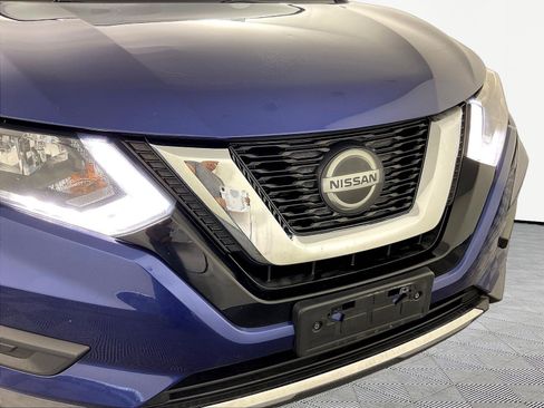 Used 2018 Nissan Rogue SV w/ Premium Package AWD/4WD image 32