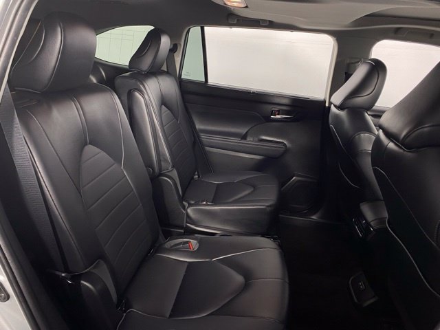 Used 2023 Toyota Highlander XLE FWD image 17