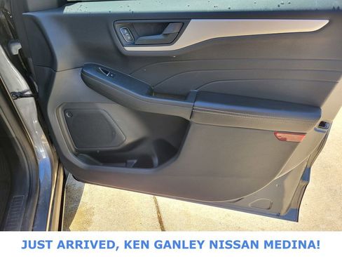 Used 2022 Ford Escape SE w/ Cold Weather Package AWD/4WD image 22