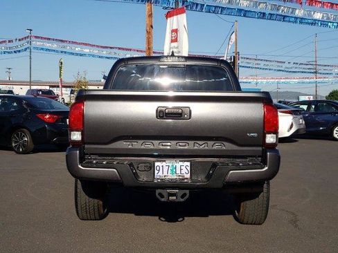 Certified 2018 Toyota Tacoma TRD Sport AWD/4WD image 5
