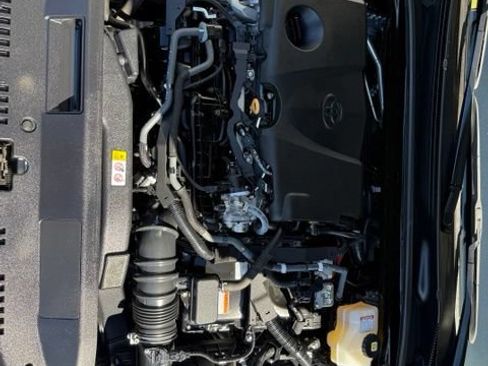 Used 2022 Toyota Camry XLE FWD image 28
