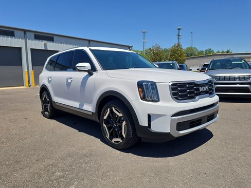 Certified 2024 Kia Telluride S w/ S Sunroof Package AWD/4WD image 2