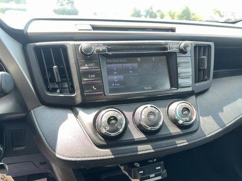 Used 2016 Toyota RAV4 LE AWD/4WD image 18