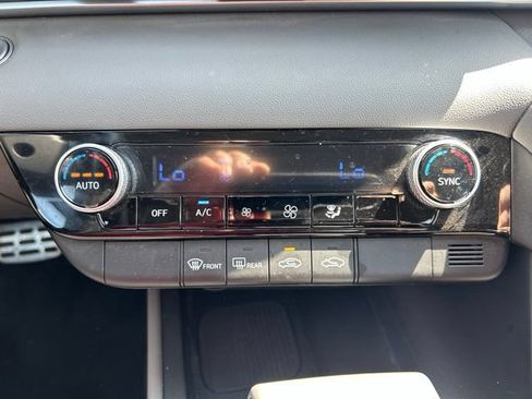 Used 2025 Hyundai Elantra Sport FWD image 13