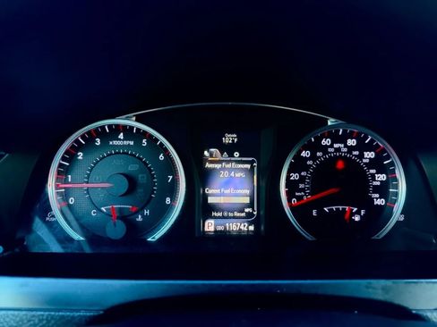 Used 2017 Toyota Camry SE image 18