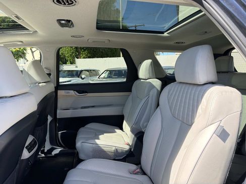 Used 2024 Hyundai Palisade Limited FWD image 15