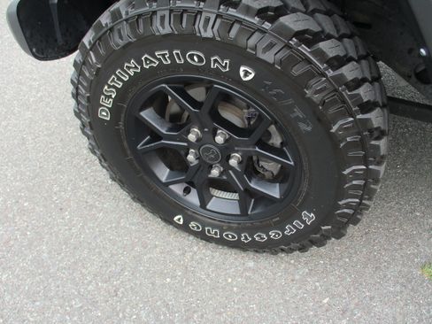 Certified 2022 Jeep Gladiator Sport AWD/4WD image 9