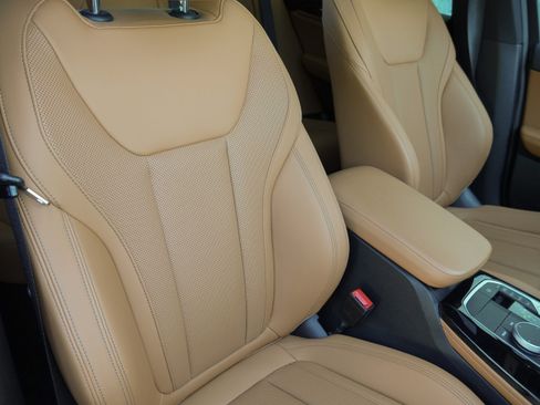 Certified 2025 BMW X4 xDrive30i AWD/4WD image 10