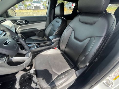 Used 2025 Jeep Compass Limited AWD/4WD image 37