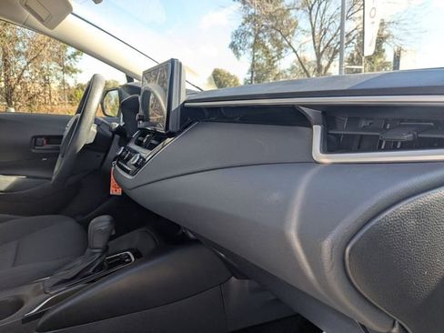 Used 2025 Toyota Corolla LE image 33