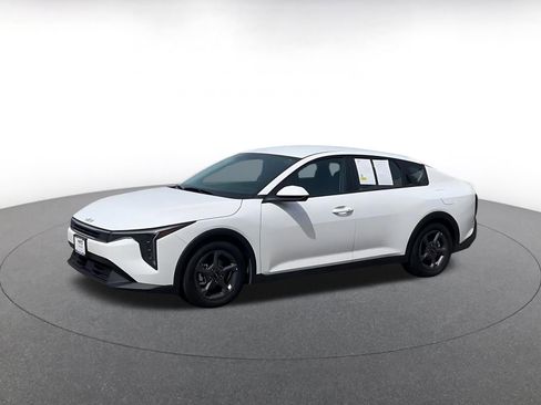 Used 2025 Kia K4 LXS image 8