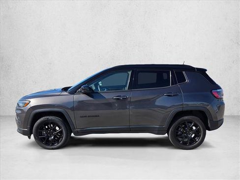 Used 2023 Jeep Compass Latitude AWD/4WD image 8