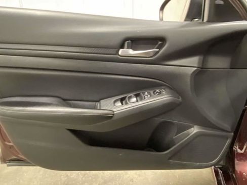 Used 2024 Nissan Altima 2.5 SV image 12