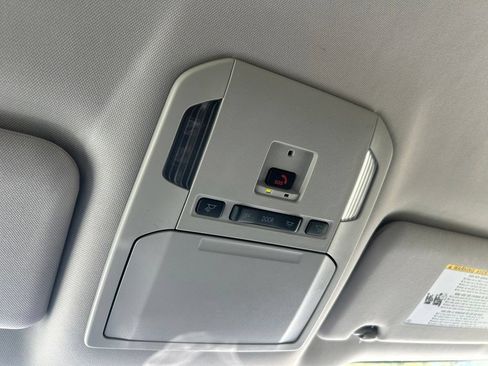 Used 2024 Toyota Highlander LE FWD image 52