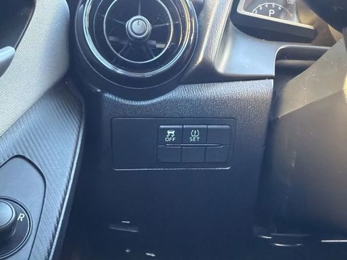 Used 2019 Toyota Yaris L image 15