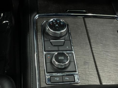 Used 2019 Ford Expedition Limited w/ Equipment Group 302A AWD/4WD image 29