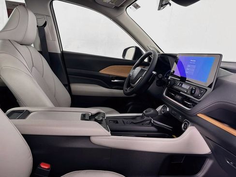 New 2026 Toyota Grand Highlander AWD image 33