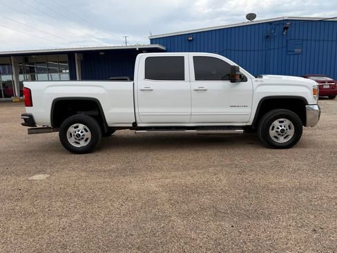 Used 2019 GMC Sierra 2500 SLE w/ SLE Preferred Package AWD/4WD image 9
