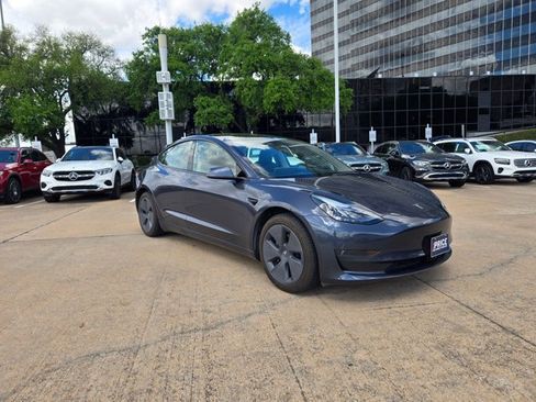 Used 2023 Tesla Model 3 Standard Range image 3