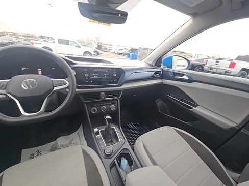 Used 2022 Volkswagen Taos SE image 29