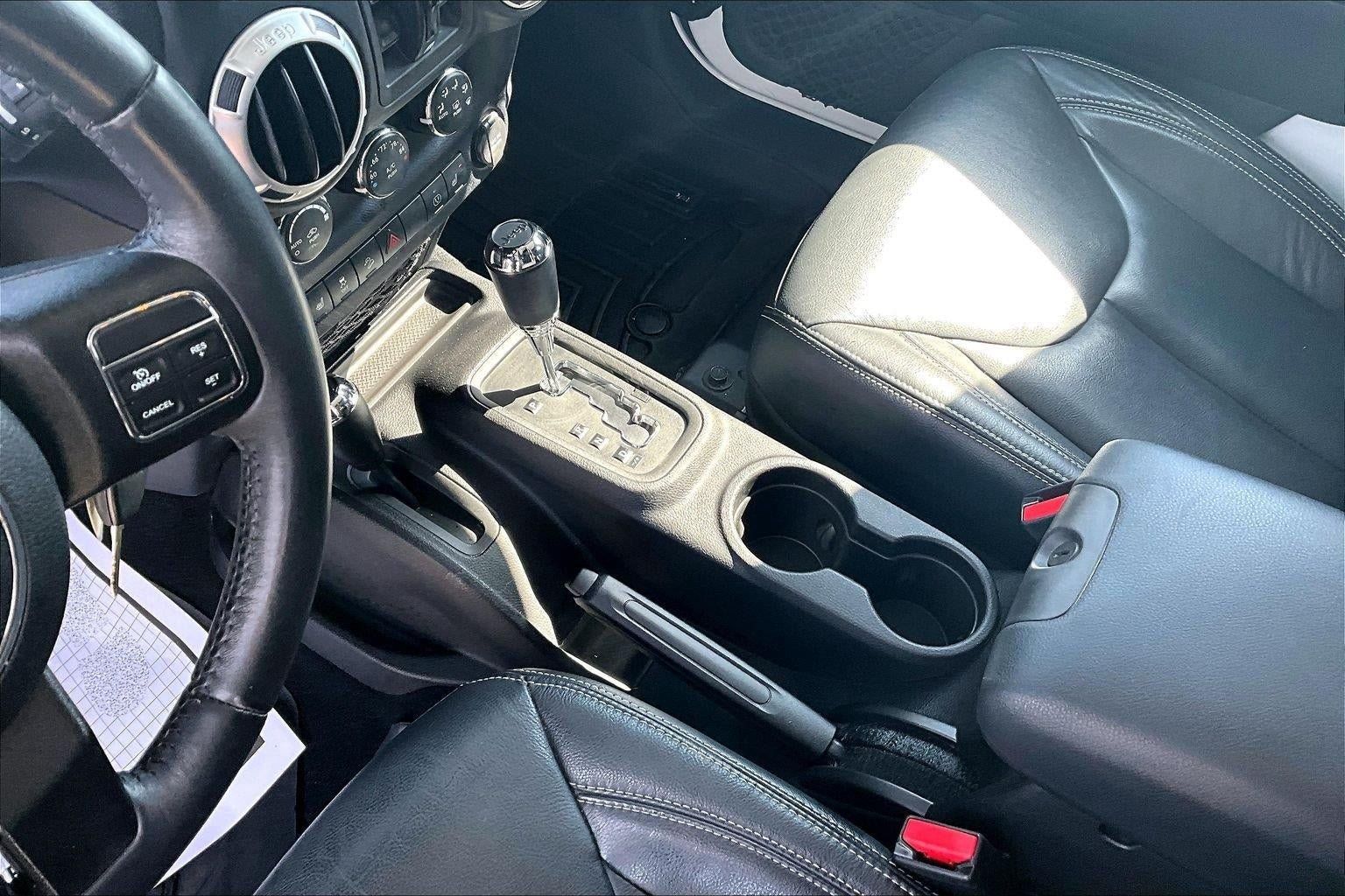 Used 2016 Jeep Wrangler Unlimited Sahara w/ Connectivity Group AWD/4WD image 16