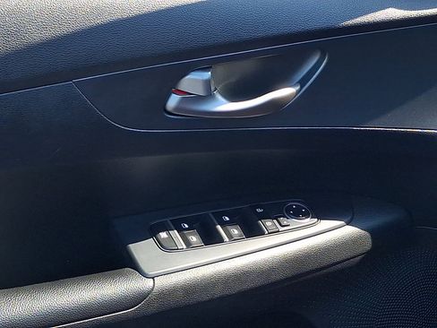 Used 2020 Kia Forte LXS FWD image 13