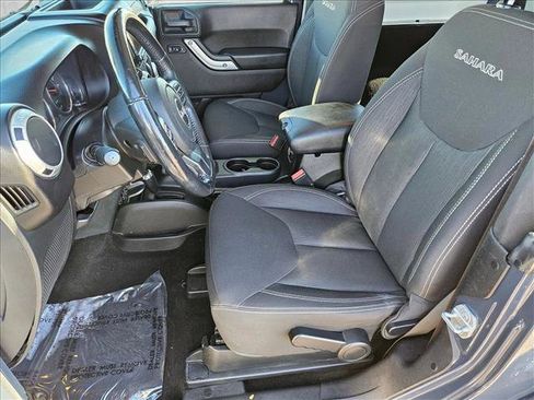 Used 2017 Jeep Wrangler Sahara w/ Connectivity Group image 12