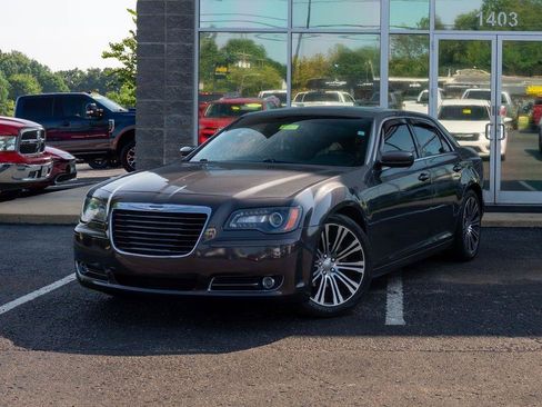 Used 2014 Chrysler 300 S RWD image 6