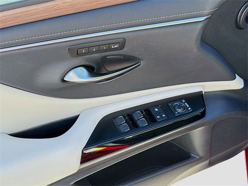 Used 2024 Lexus ES 350 w/ Luxury Package image 22