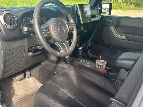 Used 2015 Jeep Wrangler Unlimited Sport w/ Quick Order Package 24S AWD/4WD image 10