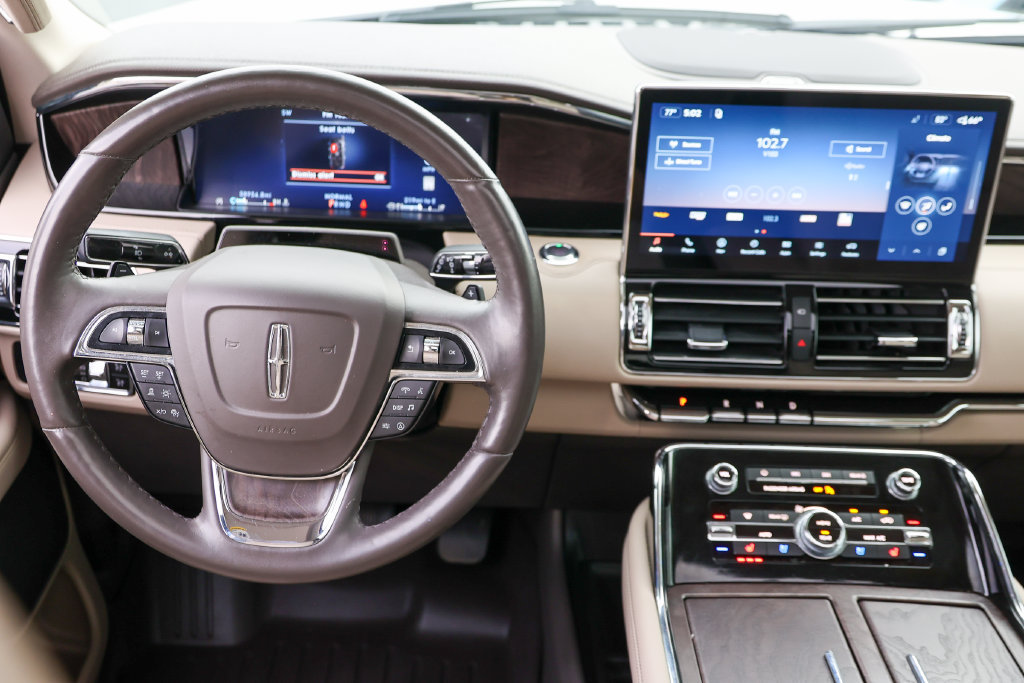 Used 2024 Lincoln Navigator Premiere AWD/4WD image 8